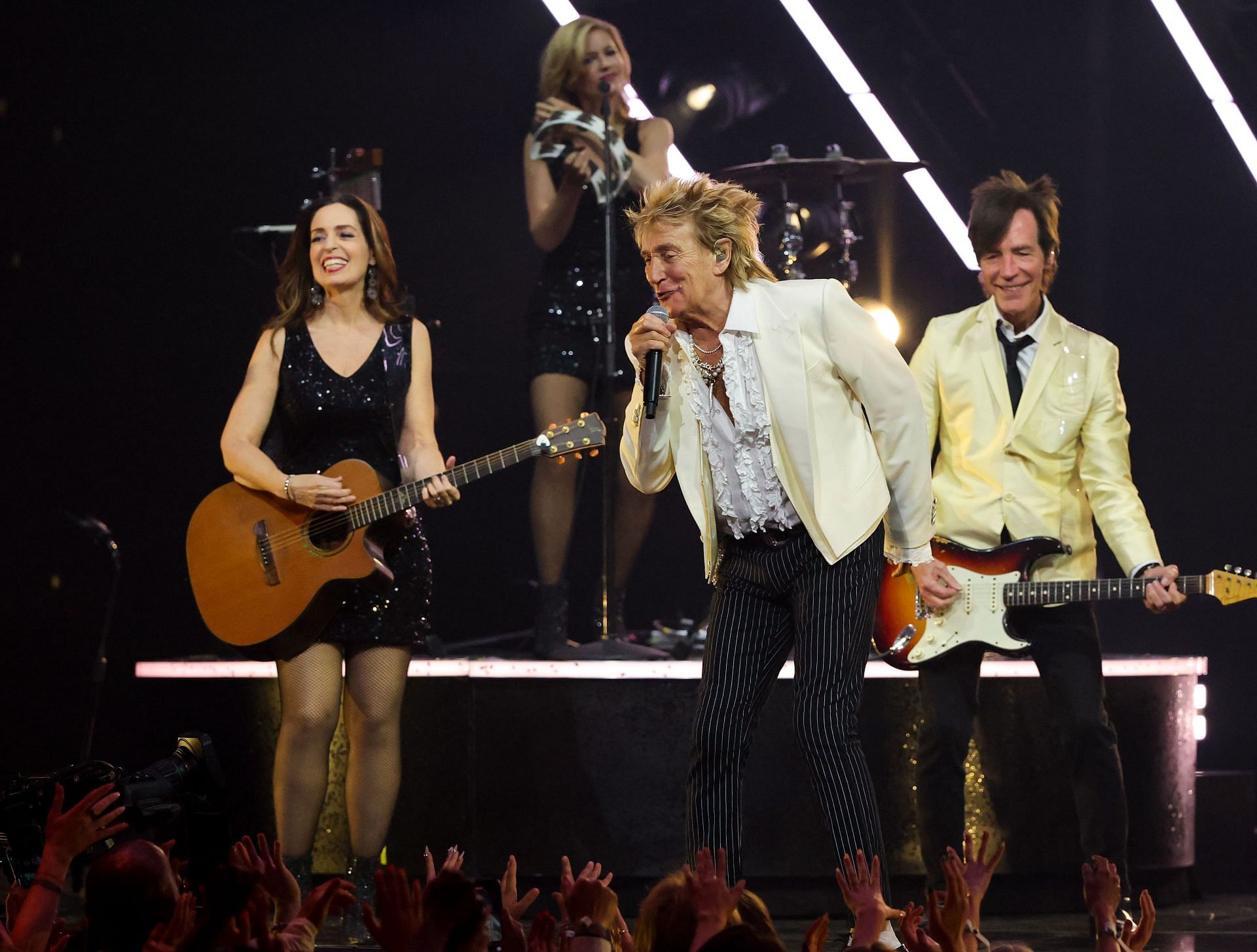 Stewart at the 2025 American Music Awards (Image via Getty)